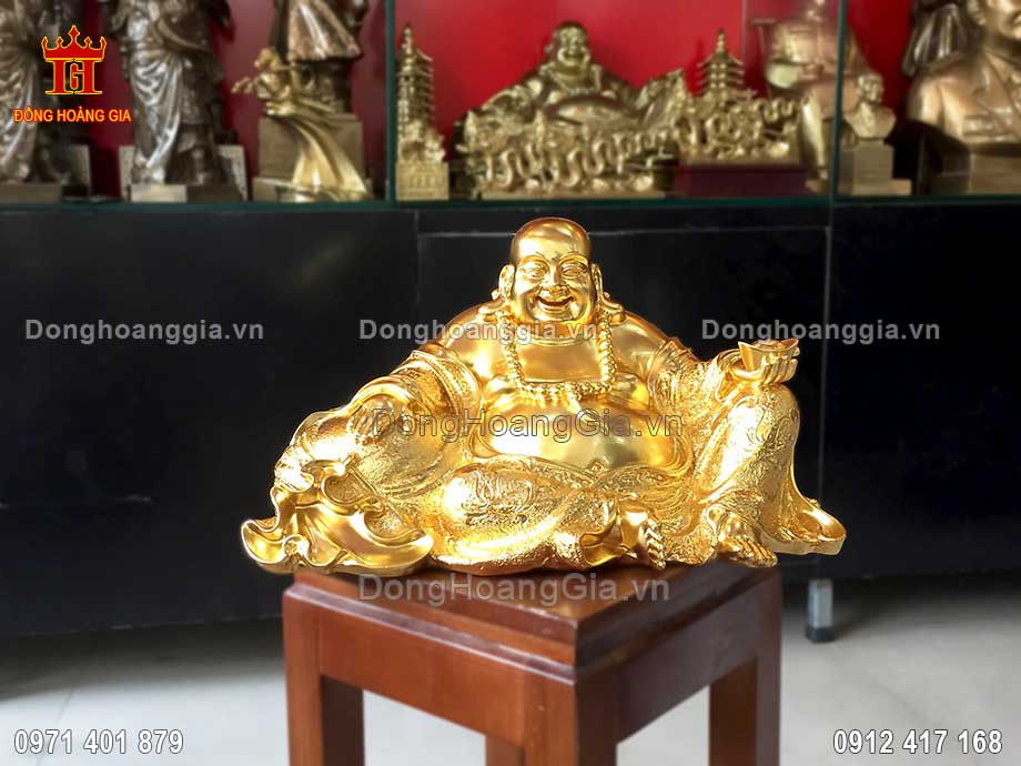 Pho tượng Phật Di Lặc ngồi dựa bị tiền bằng đồng mạ vàng 24K